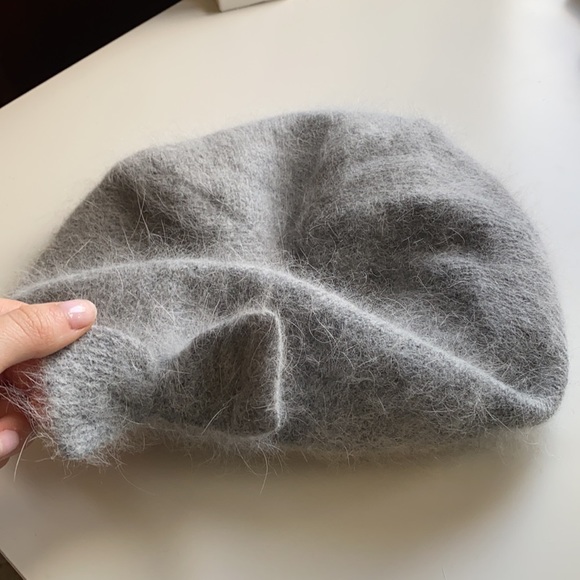 ⭐️SOLD⭐️ Beret Hat - Picture 2 of 3